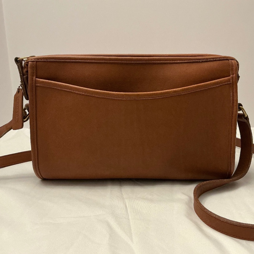 Vintage 90’s Coach Crossbody!